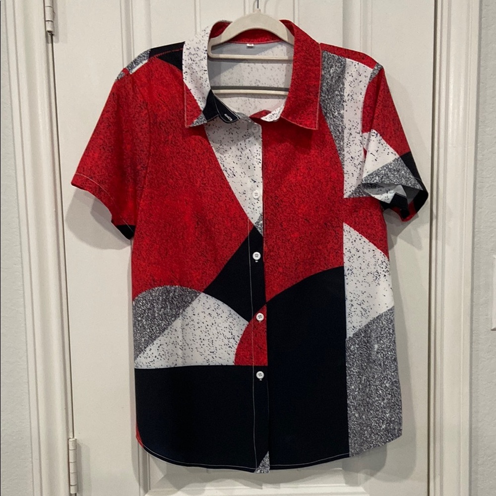 Abstract Red and Black Short Sleeve Shirt in perfect condition